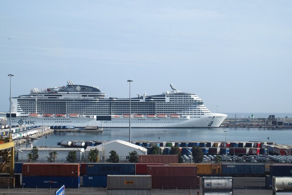 Pēdējo reizi pamāju roku mūsu kuģim MSC Bellissima.